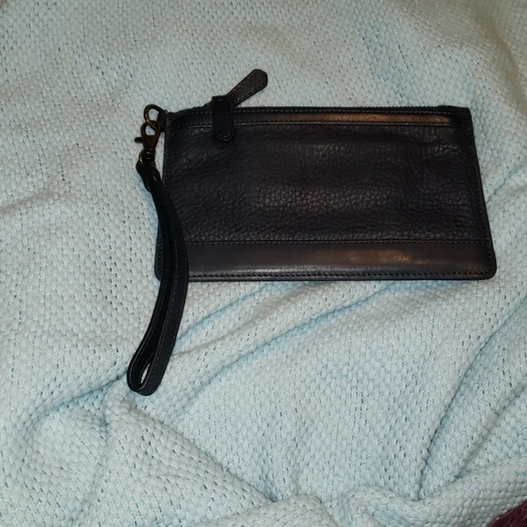 L.L. Bean signature leather wristlet - Picture 1 of 4